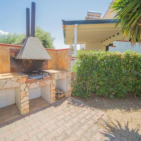 Tatil Evi Vacanze Mare Nostrum - In Front Of The With Pool