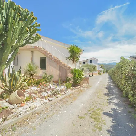 Tatil Evi Vacanze Mare Nostrum - In Front Of The With Pool *